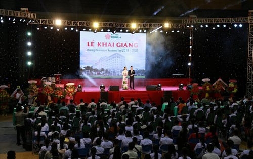 Trao 10 tỷ đồng học bổng cho tân sinh viên năm 2019