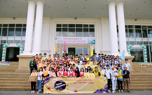 Sinh viên K18 ngành Quản trị Dịch vụ Du lịch & Lữ hành - Thi kết thúc học phần "Nghiệp vụ hoạt náo"