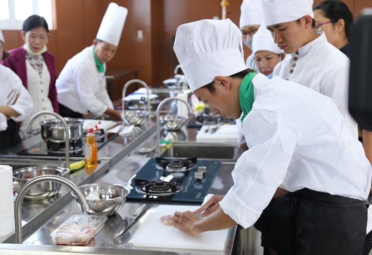 Hơn 3 tỷ đồng đầu tư hệ thống thực hành bếp tiêu chuẩn Nhật tại ĐH Đông Á