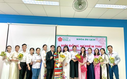 Nghiệm thu đề tài nghiên cứu khoa học sinh viên Khoa Du lịch năm học 2021-2022