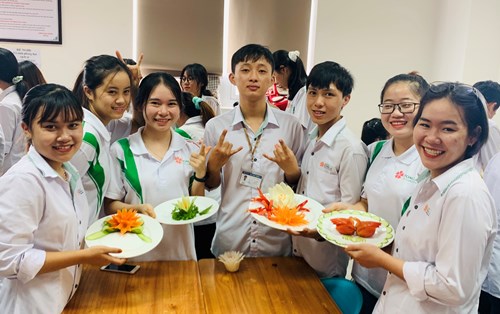 Lớp học Nghệ thuật cắt tỉa và trang trí đồ ăn 