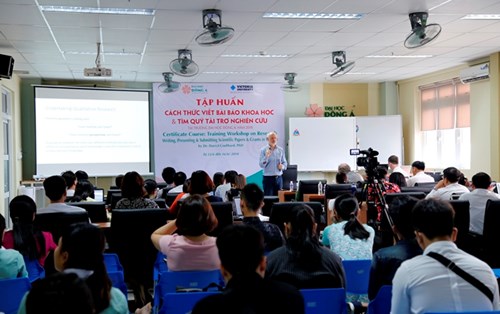 Tập huấn với chuyên gia Úc về "Cách thức viết bài báo khoa học và cách tìm quỹ tài trợ nghiên cứu