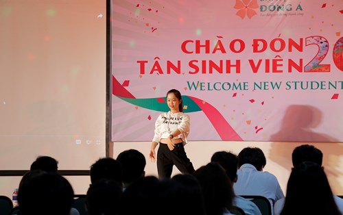 Ấn tượng chương trình văn nghệ Tân Sinh viên Khoa Du lịch
