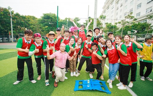 Buổi học thực địa - Nghiệp vụ hoạt náo của thầy và trò khoa Du lịch