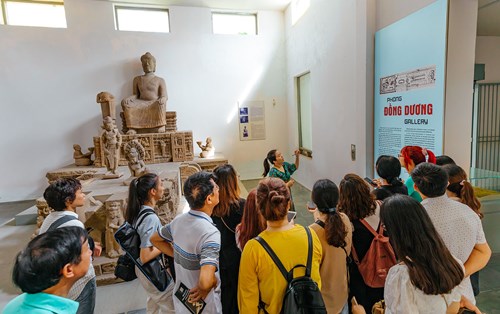 Khoa Du Lịch tổ chức Hội thi “SINH VIÊN THỬ SỨC VỚI NGHỀ HƯỚNG DẪN VIÊN DU LỊCH NĂM 2021” 