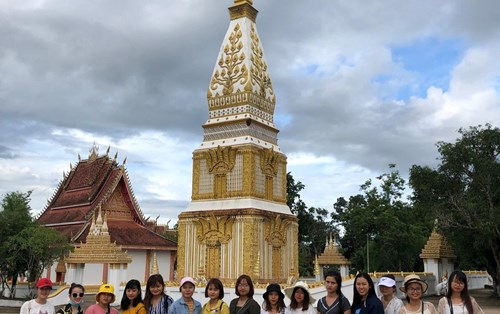 Hành trình của đoàn sinh viên cùng giảng viên khoa Du lịch trong chương trình kiến tập Đà Nẵng - Lào - Thài Lan - Đà Nẵng